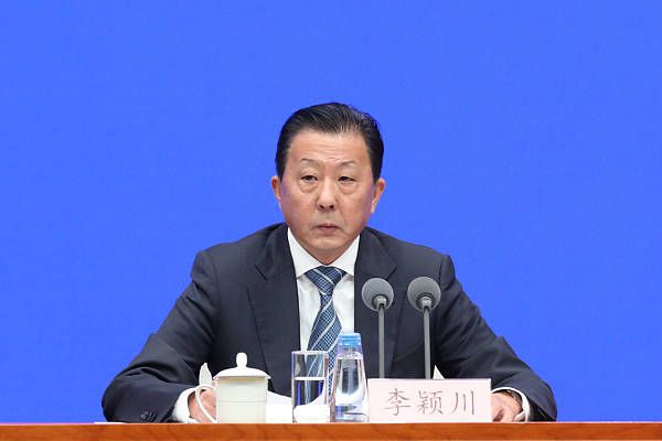 修女被打开双腿调教到高潮小说